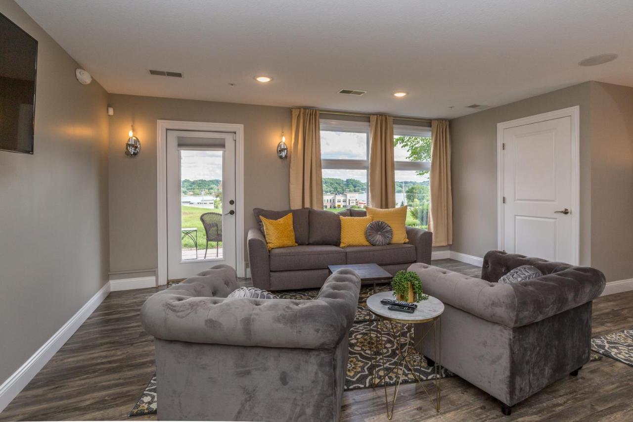River View Lodge Le Claire Экстерьер фото