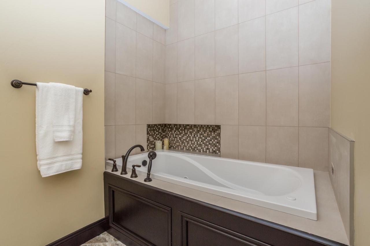 River View Lodge Le Claire Экстерьер фото