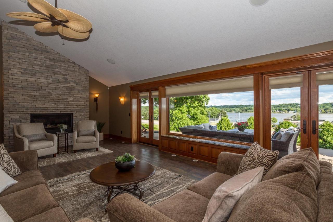River View Lodge Le Claire Экстерьер фото