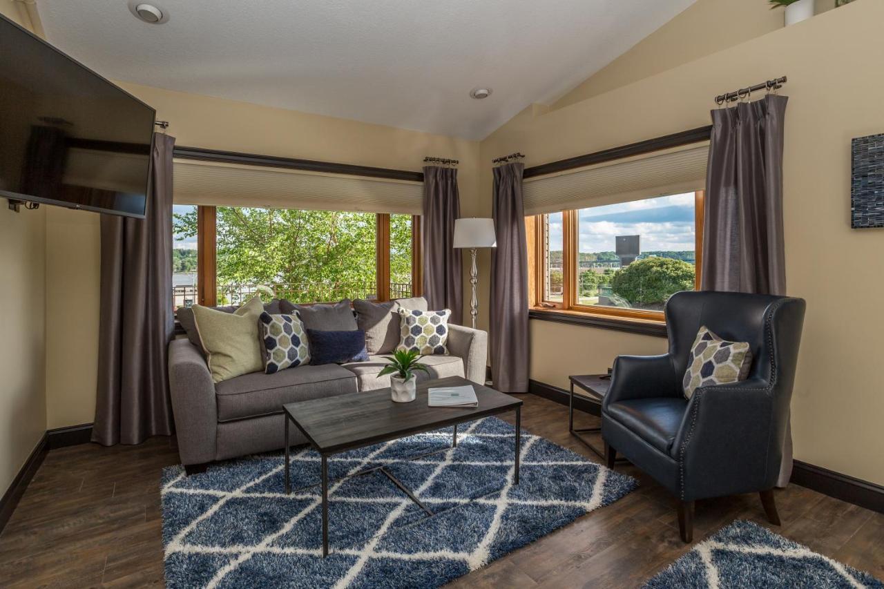 River View Lodge Le Claire Экстерьер фото