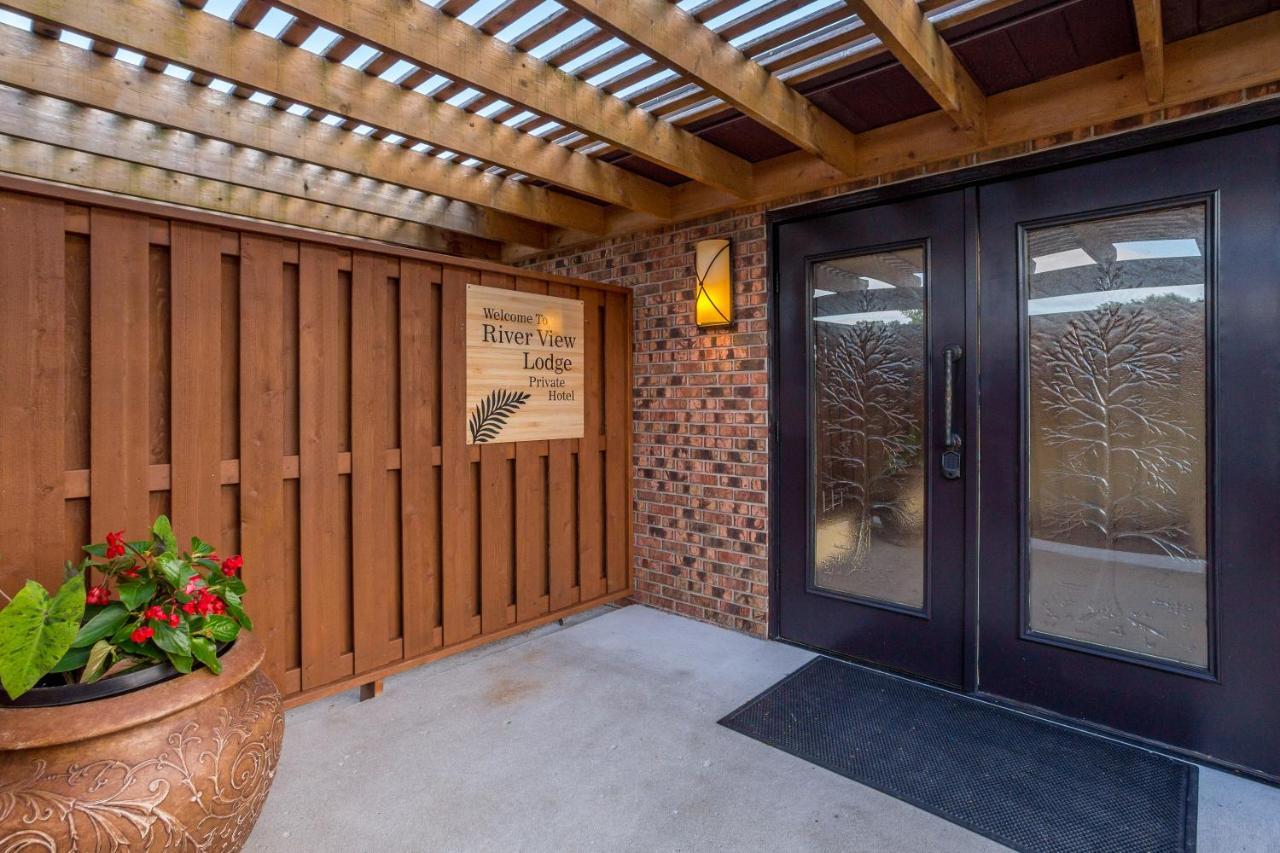 River View Lodge Le Claire Экстерьер фото